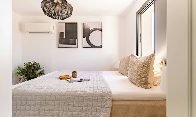 Limassol House | Sanders Crystal 2 - Double room with Shared Pool