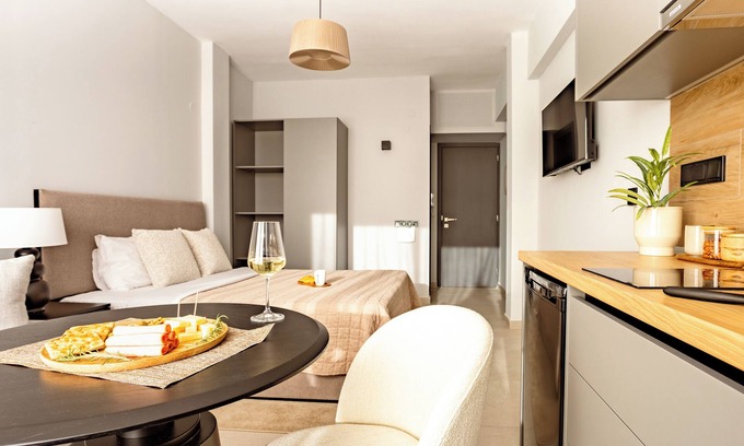 Thessaloniki City Centre Apartment | Sanders Tower Centre - Homey Studio w Balcony
