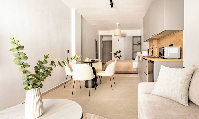 Thessaloniki City Centre Apartment | Sanders Tower Centre - Modern Sup Studio w Balcony