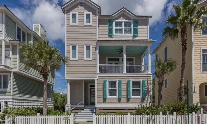 East Beach Cottage | Sandpiper Cottage - Fantastic Beach Front Property on Georgia Coast w/Elevator!