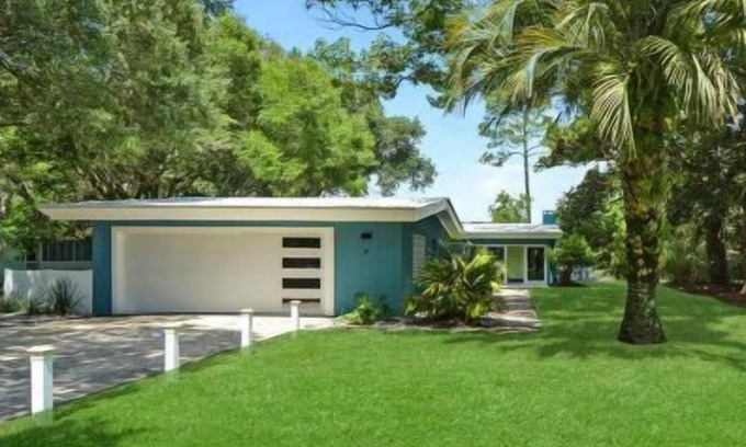 Jekyll Island House | Sandpiper Hideaway- Lovely home with pool and just steps away from the beach