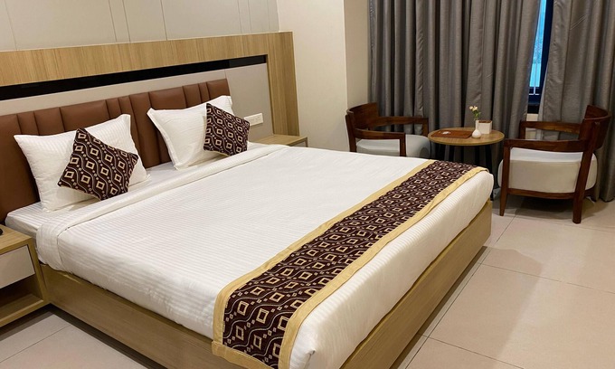Hyderabad Hotel | Sangam Hotel By Sameeksha Hospitality
