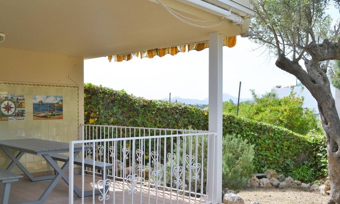 Llanca Apartment | SANT GENIS 4 Large and sunny apartment with garden