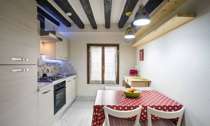 Sant Lucia Apartment | SANTA CATERINA: bright and quiet study by a canal, in Cannaregio district