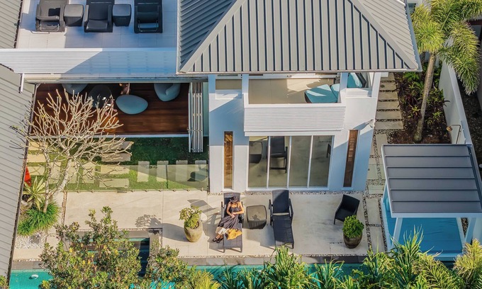 Kingscliff House | Santi House - large beachfront home with ocean views