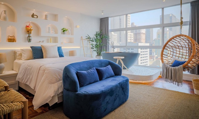 Central Zone House | Santorini Sampa Spa: view from the 19th floor