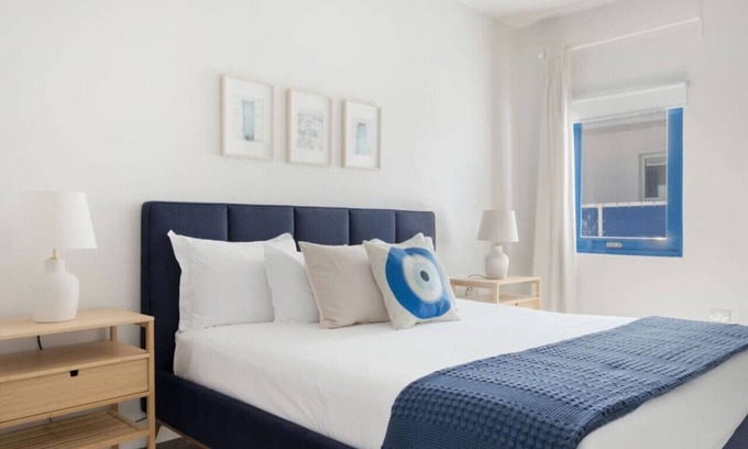 Ocean Park House | Santorini Villa OceanParkPool BeachHouse