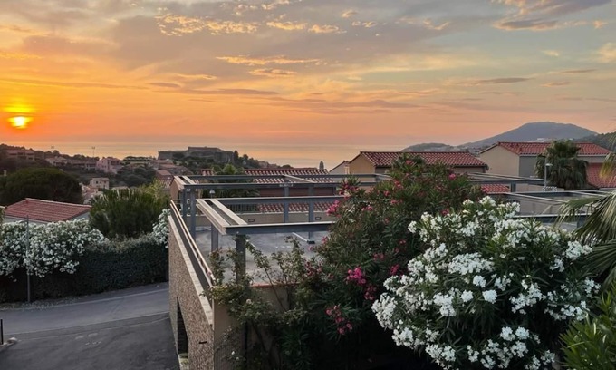 Collioure Apartment | SAPHIR Vue Mer et Montagne - WIFI FIBRE-PISCINE-GARAGE Fermé Privé ☀️