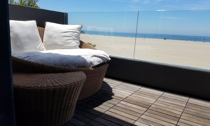 Venice House | Sapphine Sunset Beach Front Home
