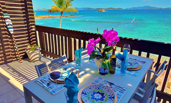 Red Hook Condo | 🌴 Sapphire Beachfront New Renovated Villa Perfect for Family WiFi ★