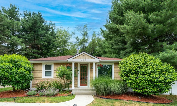 Douglas Cottage | Saugatuck Area - 2BR Hot Tub, Pet Friendly, Large Fully Fenced Yard!