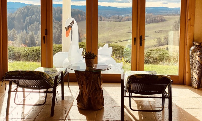 McMinnville House | Sauna and Pool PRIVATE ENTRANCE+ENTIRE LOWER LEVEL