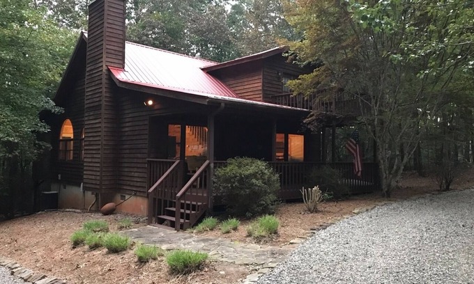 Sautee Nacoochee Cabin | "SAUTEE WOODS" COZY GETAWAY without breaking the bank ! NOW WITH EV CHARGING !