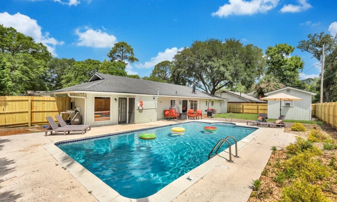 Whitemarsh Island House | Savannah Home Hot Tub|Pool|Game Rm|Sleeps 8|Pets+