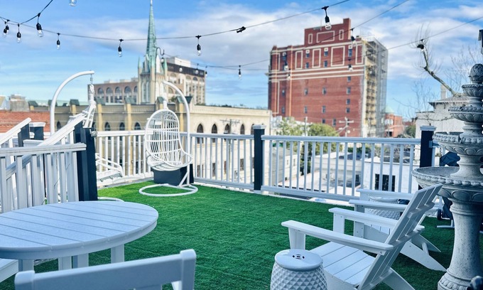 Historic Downtown Savannah Condo | Savannah Peach Penthouse with PRIVATE Stunning Rooftop Views & FREE Golf Cart
