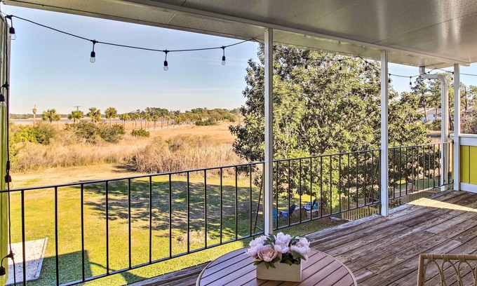 Thunderbolt House | Savannah Townhome w/ Deck - 15 Mi to Beach!