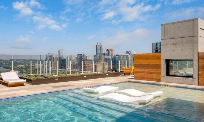 East Cesar Chavez Condo | Saxon by AvantStay | Brand New Condo in Austin w/Amazing Amenities