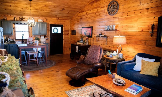 Boone Cabin | Say Hello to Cozy Cabina!