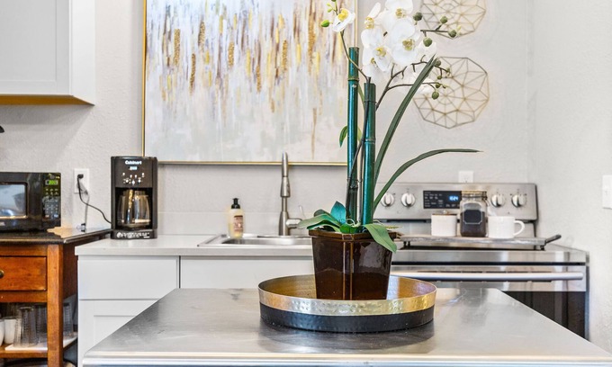 Sayles Blvd. Area House | Sayles Courtyard Bungalow - short or longterm stays