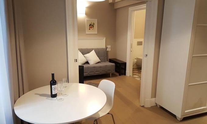 Santa Maria Novella Apartment | Scala Suite