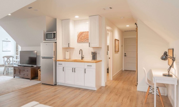 Austin Apartment | Scarlet Ridge Retreat | Near DT Austin, Wineries & More!