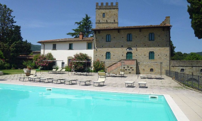 Figline e Incisa Valdarno Apartment | Scenic Apartment with Pool