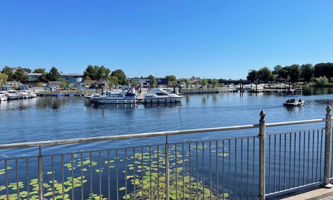 Cortober House | Scenic 3-bedroom Waterfront house with River Views in Carrick-On-Shannon