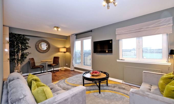 Central Aberdeen Apartment | Scenic Aberdeen home with sea views