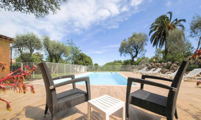 Les Maillans Apartment | Scenic Apartment in Roquefort les Pins with Swimming Pool