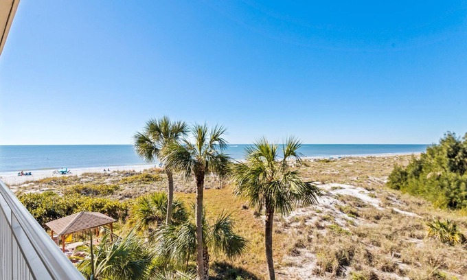 Madeira Beach Condo | Scenic Beach View - Balcony - Madeira Norte #213