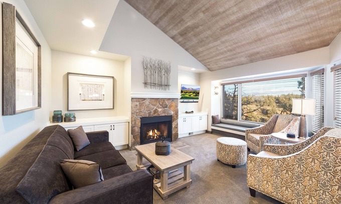 Redmond Cabin | Scenic Canyon Rim Stay with Pool & Spa | 3 Units | Free Parking