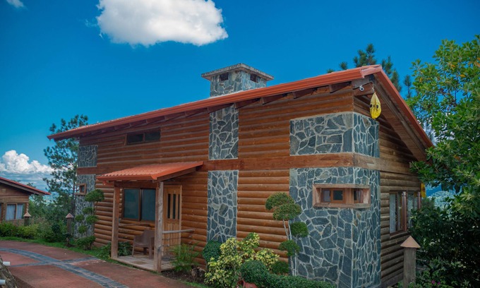 Jarabacoa Ski Chalet | Scenic Coxy and Romantic 2 Bedroom Chalet with Jacuzzi on the balcony