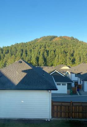Langford House | Scenic Equipped Detached Private Westhills Carriage Home In Langford