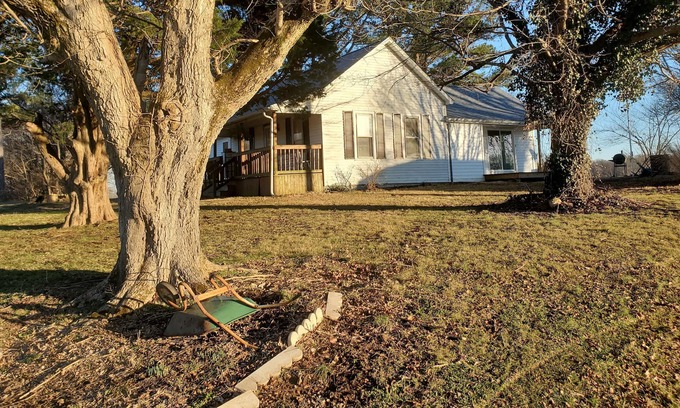 Pomona House | Scenic farm house on the wine trail.