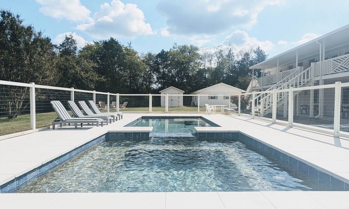 Trenton House | Scenic Getaway with Huge Spa, Pool, Fire Pit, 2 Kitchens - 15m to Chattanooga!