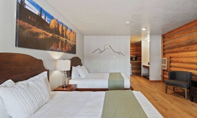 Duck Creek Village Hotel | Scenic Solitude ADA Double Queen Zion/Bryce