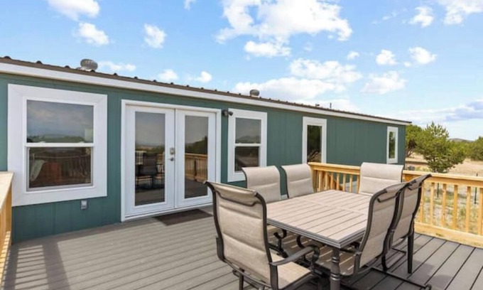 Cerrillos House | Scenic Solitude in the Cerrillos Hills
