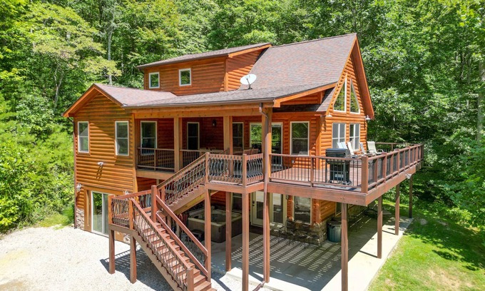 Laurelville Cabin | Scenic Solitude | Private Pond | Rec Room