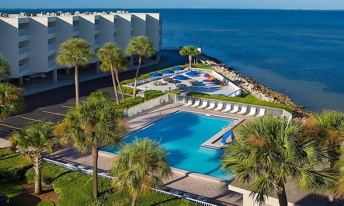Rocky Point Hotel | Scenic Tampa Escape! Balcony w/Bay View, Outdoor Pool & Free Parking!