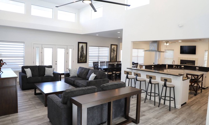 Biggs Field House | Scenic view Spacious Home