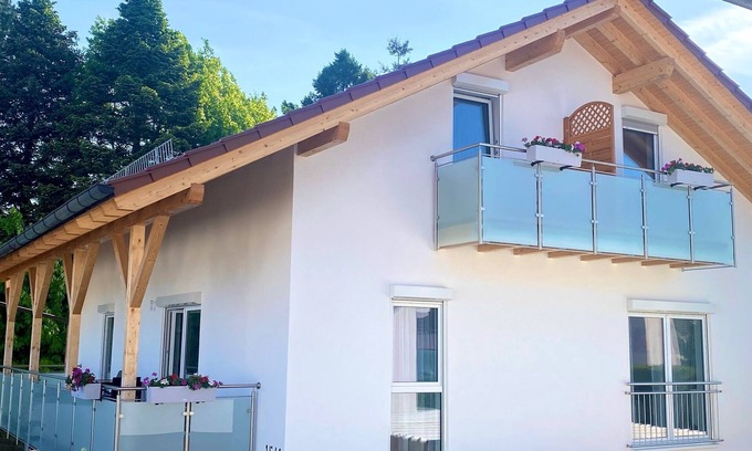 Engelsbrand Resort | Schönes helles Studio-Appartement mit großem Balkon