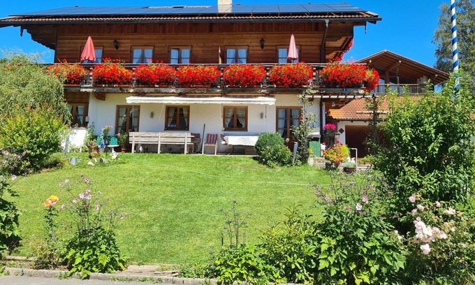 Fischbachau Apartment | "Schwalbennest" apartment with mountain view, balcony & Wi-Fi