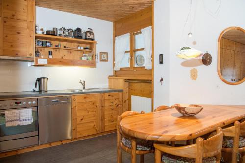 Lenzerheide Apartment | Schweizerhof 604 mit Zugang zum Familienbad Lenzerheide