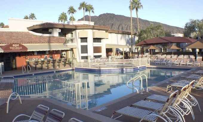 Arcadia Condo | Scottsdale Camelback Resort Inviting 3BR Condo with Jacuzzi