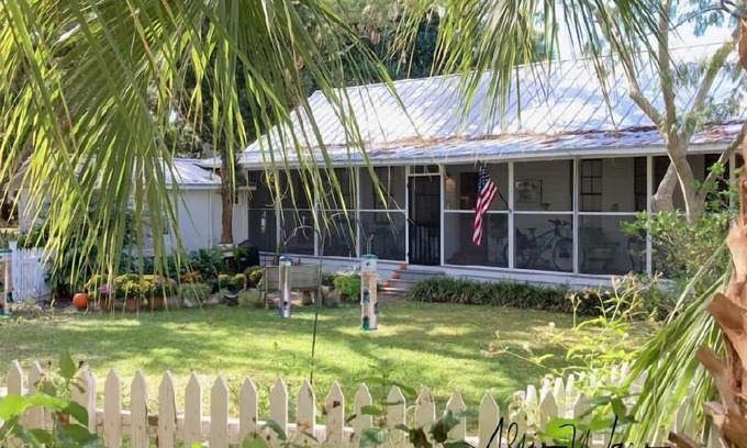 Tybee Island Cottage | Screened Inn c1925! Quiet North End Duplex! Screened porch. Beach Access!