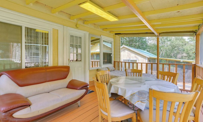 Mongaup Valley Cabin | Screened Porch + Fire Pit: Cabin Near Bethel Woods