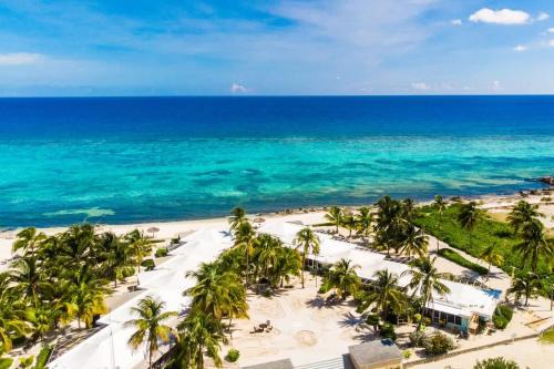 Rum Point House | Sea Biscuit at The Sea Lodges