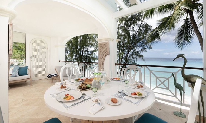Old Trees Bay Apartment | Sea Breeze, 204 Old Trees, Paynes Bay, Barbados 3 Bed Luxury Beach Apartment