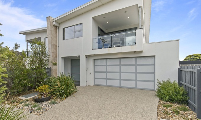 Dromana House | Sea Breeze The nperfect holiday home for 2 families, footsteps from the beach