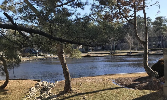 Bethany Beach Condo | Sea Colony, Lakefront, 2 BR + Loft, walk to beach, shops & restaurant